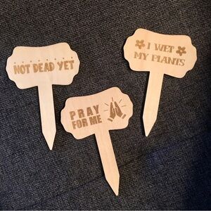 Set/3 Funny Plant Markers, Wood (WET MY PLANTS)